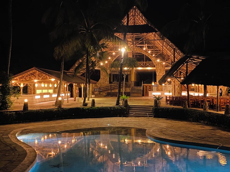 Return after dinner to a softly lit, tranquil courtyard.