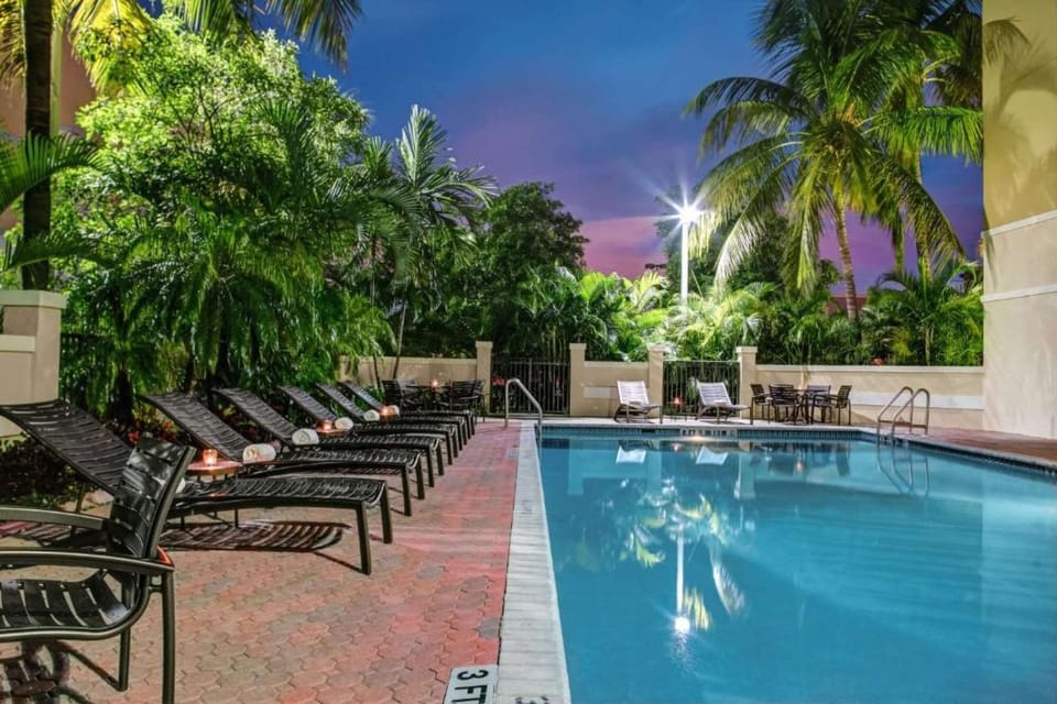 16. Hyatt Place Fort Lauderdale Cruise Port and Convention Center Hotel - Outdoor Pool