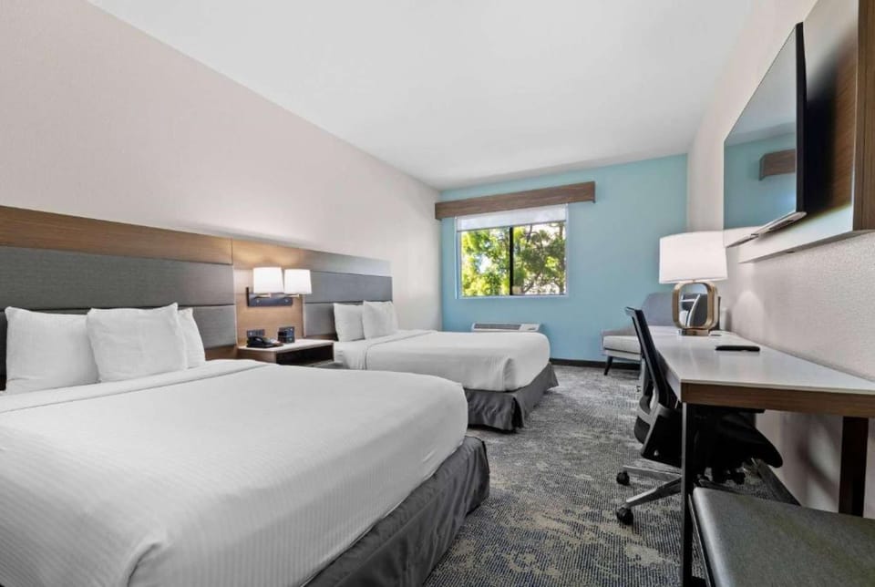 Queen Room with Two Queen Beds - Non-Smoking