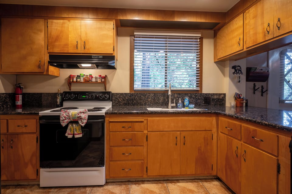 Full kitchen