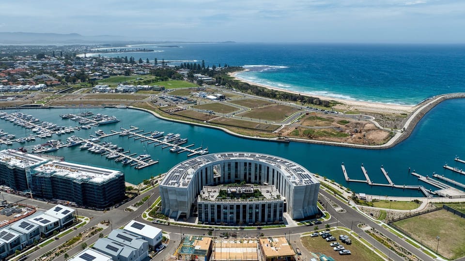 Marina Belle | Communal pool | Communal gym | Electric blinds | Ducted air conditioning