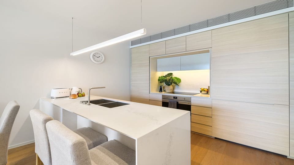 Marina Belle | Kitchen | Induction stove top | Oven | Intergrated fridge and dishwasher | Wi-Fi