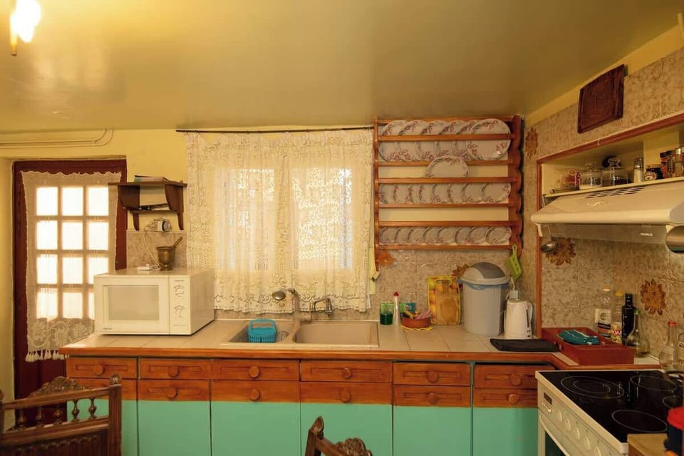 Amenities in the kitchen.