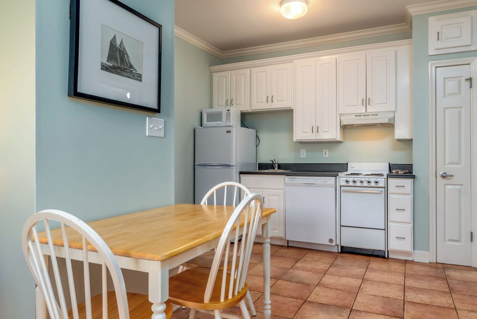 Dauphin Luv B Kitchen and Dining Area