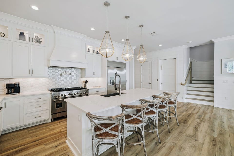Bar Seating for 5 - Perfect to Breakfast or a Quick Bite!