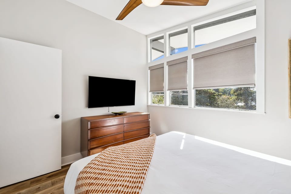 Queen Guest Suite - Equipped with a Flat-Screen TV