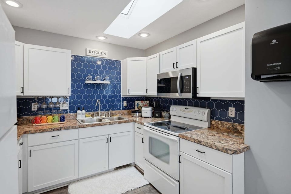 Indoors, Kitchen, Sink, Sink Faucet, Appliance