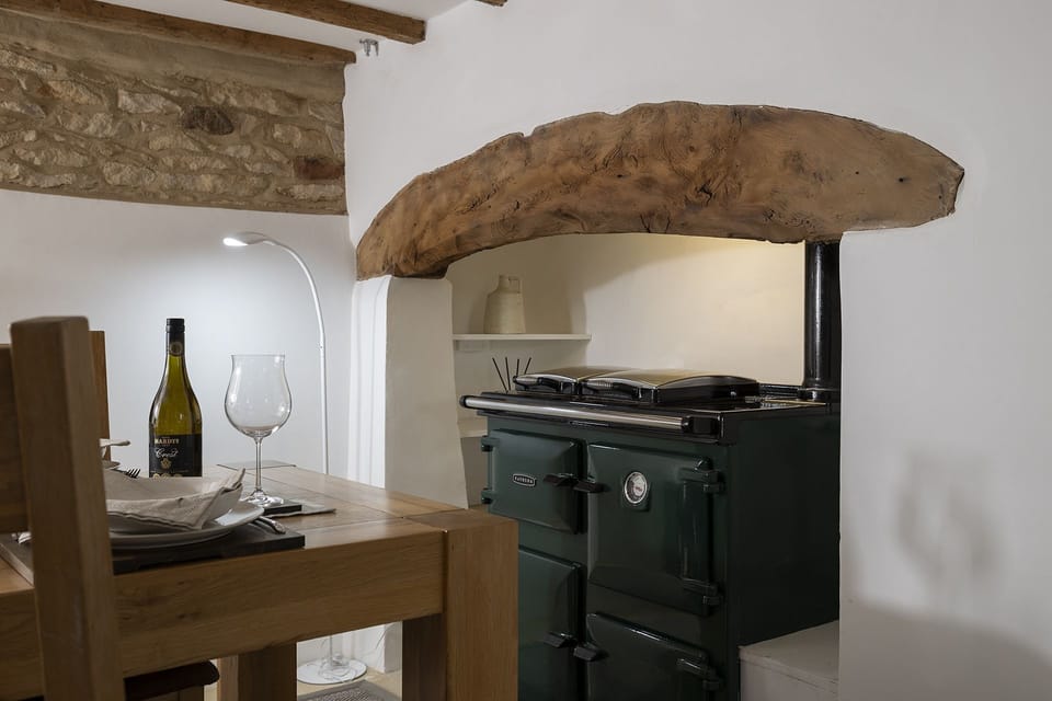 Honeysuckle Cottage Dining Room - StayCotswold