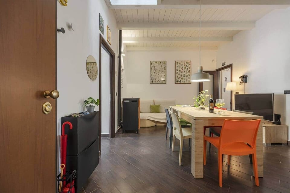 a warm and welcoming dining area awaits us when entering the apartment 