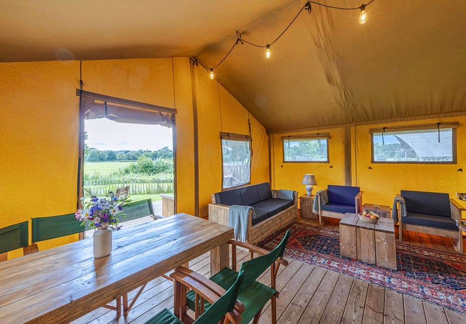 Dining table, can be used indoors and outdoors