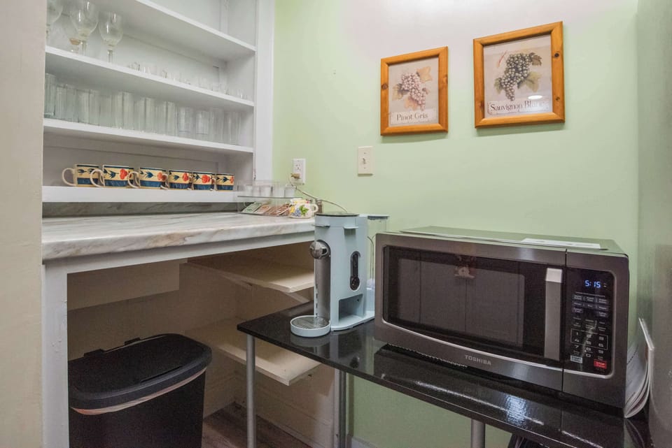 Full kitchen 