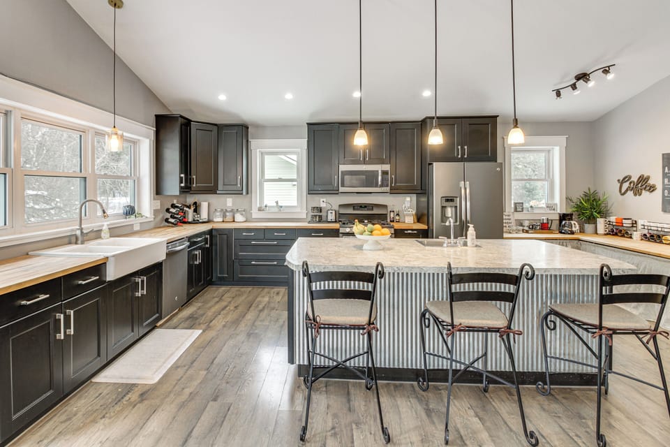 Kitchen | Main Level | Dishwasher | Coffee Bar