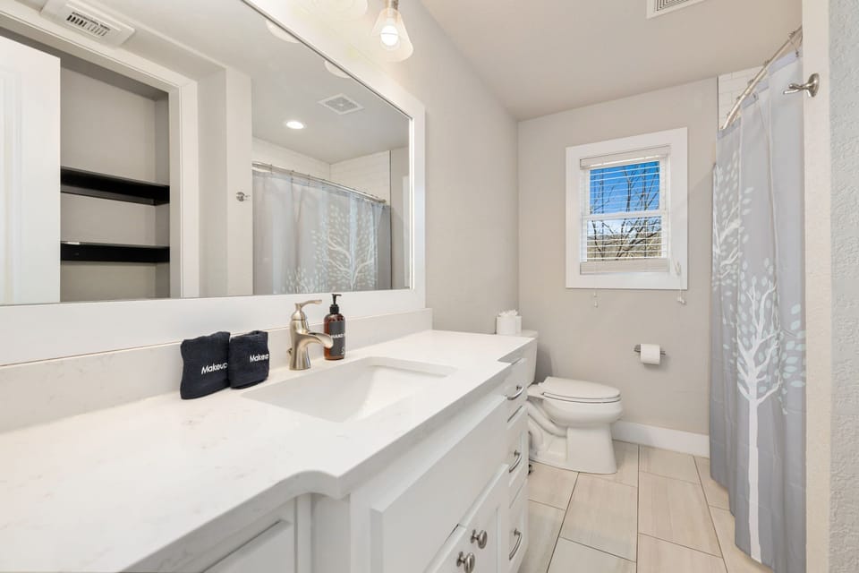 The full bathroom on the main floor. 
