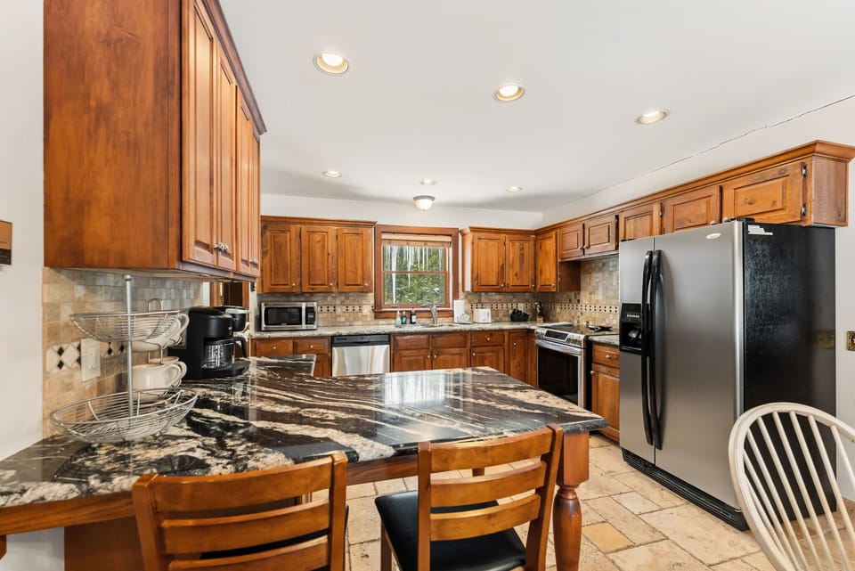 Kitchen: Drip coffee maker, Keurig, air fryer, blender, waffle maker, toaster, cooking utensils
