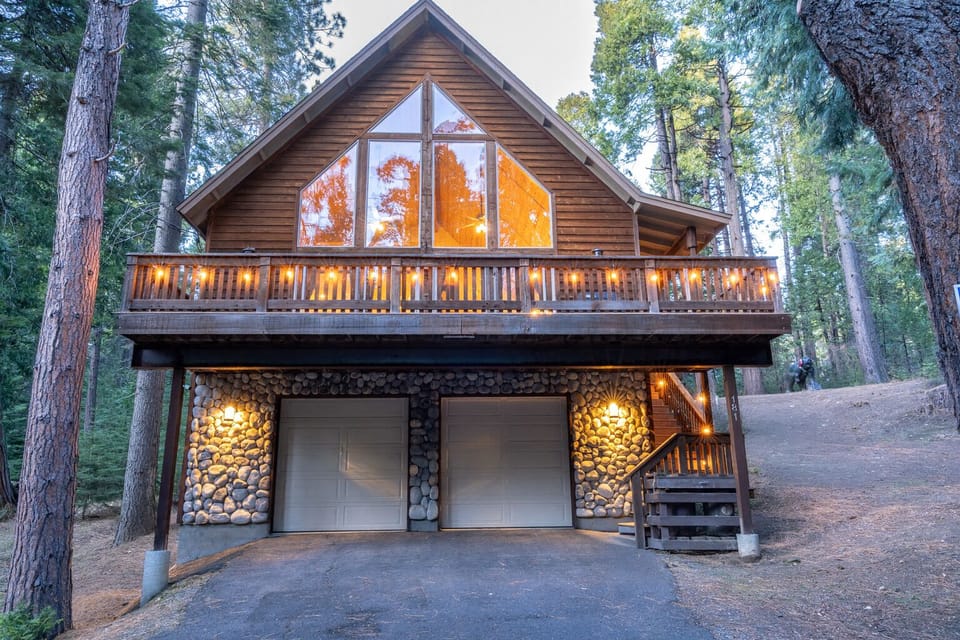 Modern Chalet with flat driveway for 4 to 5 cars