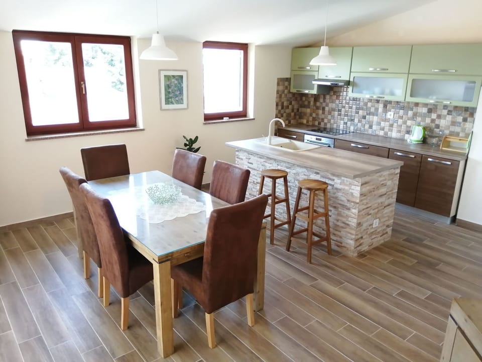 Kitchen / Dining Room