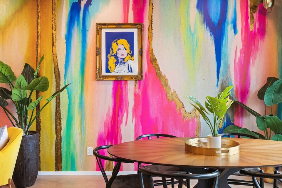 Charming dining table with seating for 6 and a view of the Cumberland River.