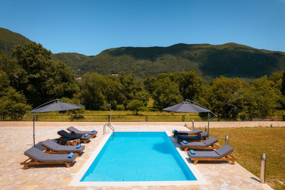 Poolside paradise%3A Enjoy sun%2Dsoaked days in your private oasis