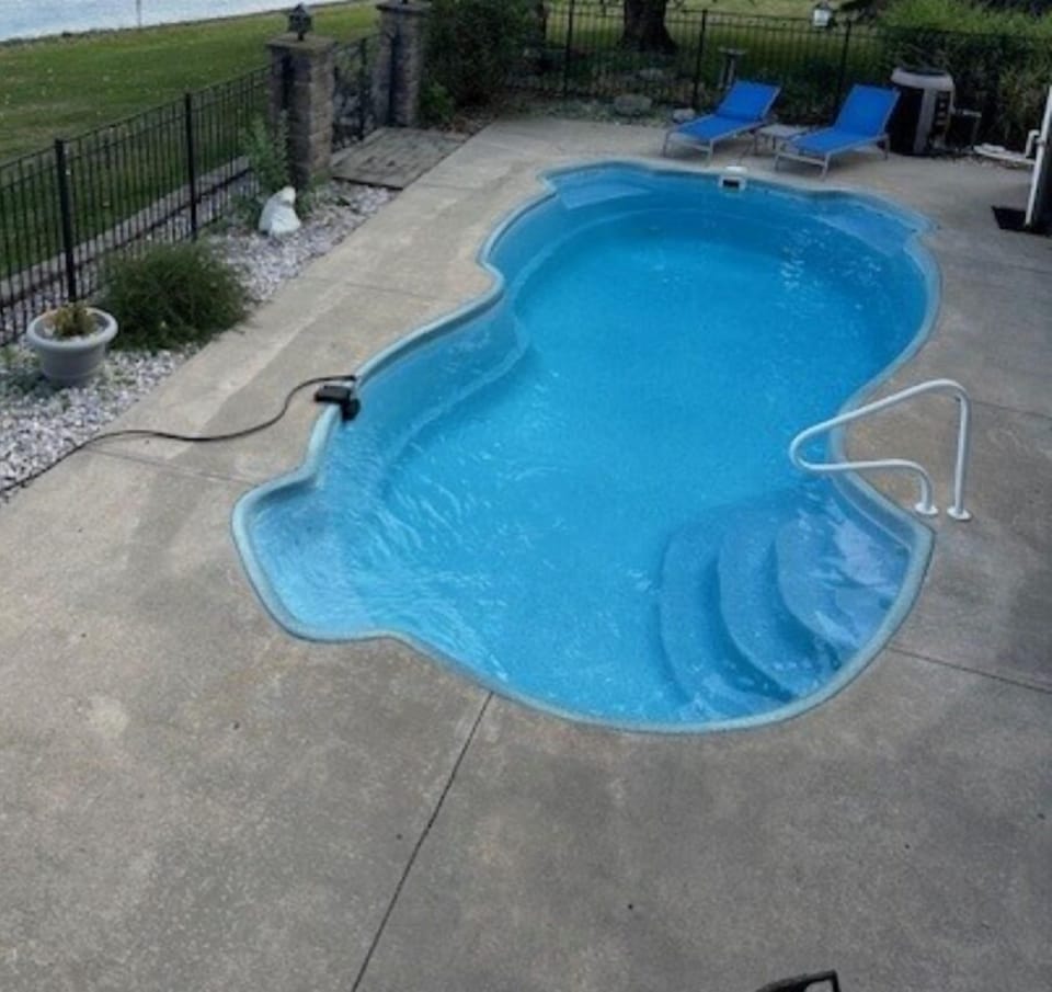 Seasonal heated in ground pool