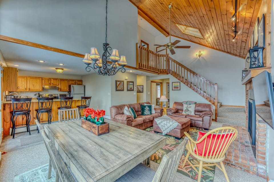 Dining Area with Mountain Views
