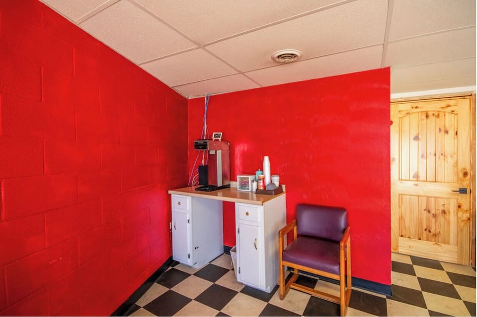 Grab a quick coffee and settle into an easy stay.