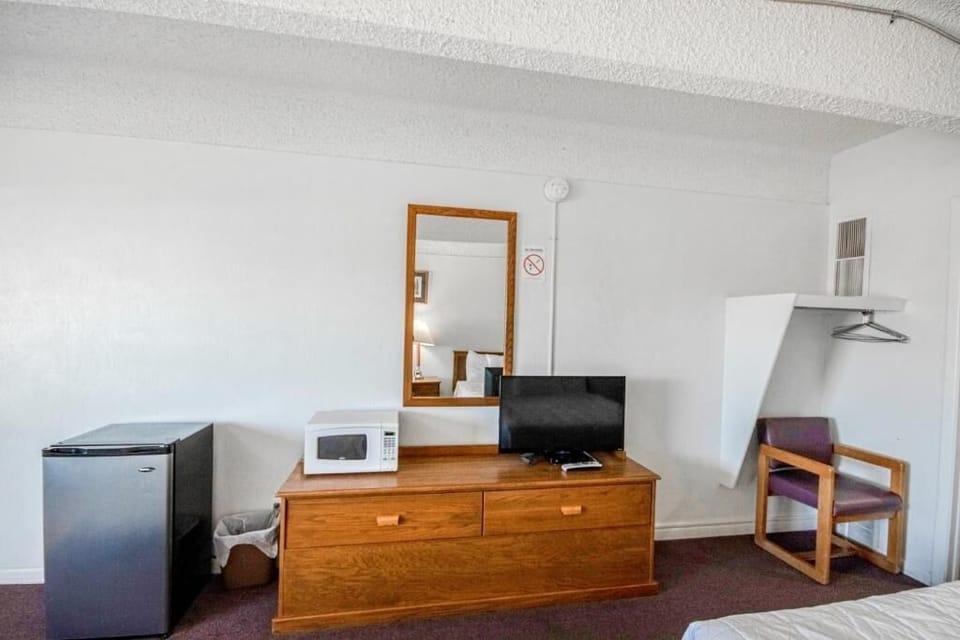 Enjoy easy essentials with TV, mirror, and luggage space.