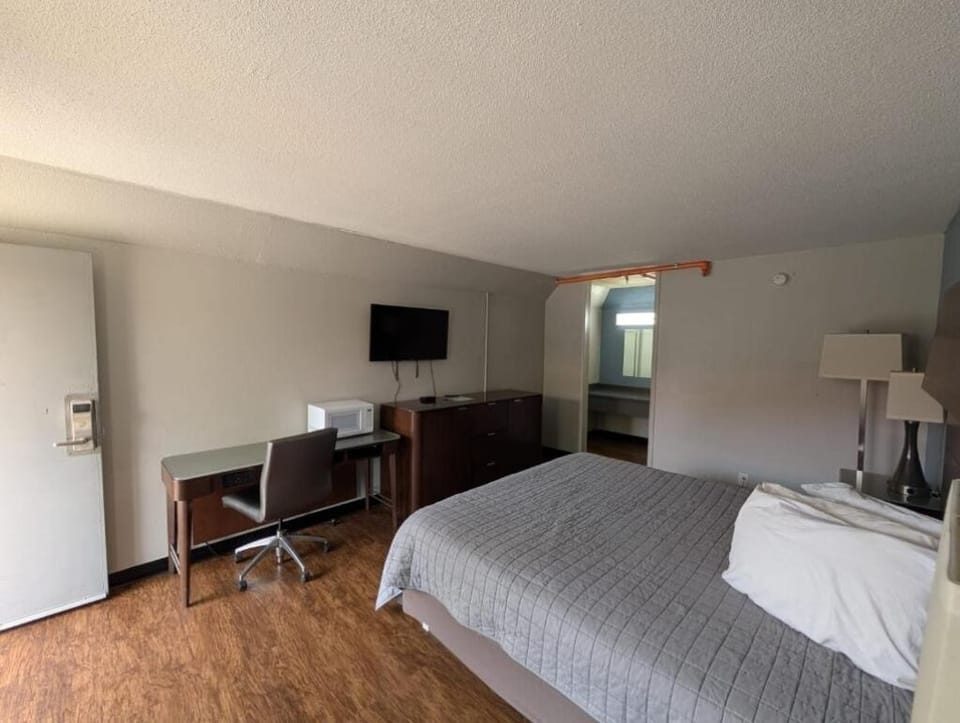 Bedroom. Interior and views may vary based on location and availability.