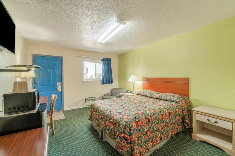 Bedroom. Interior and views may vary based on location and availability.