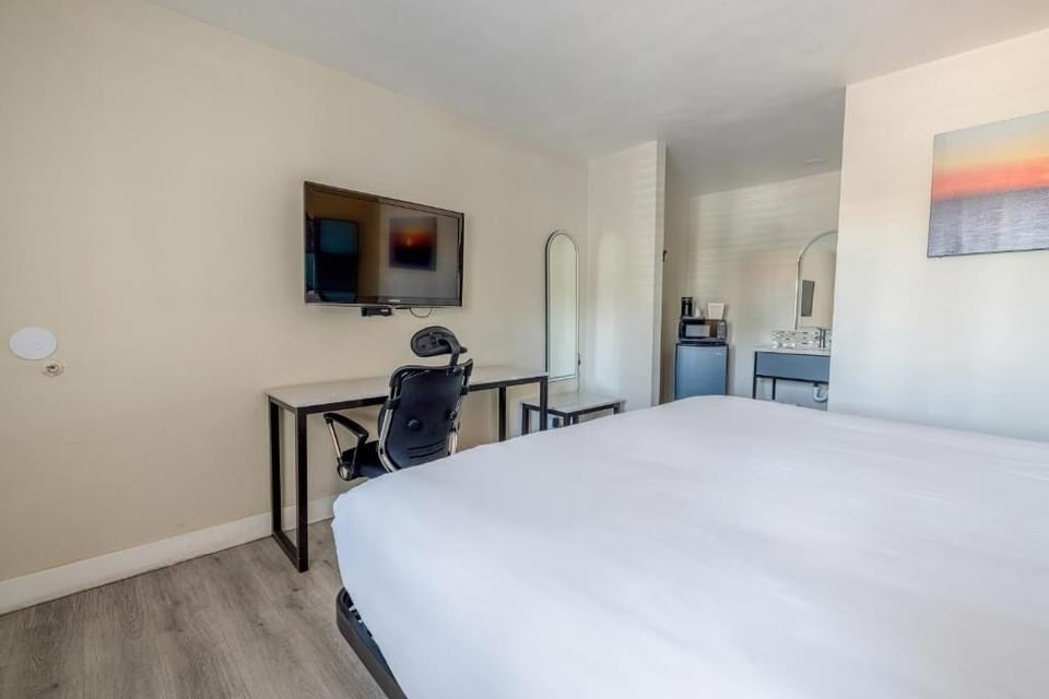 Bedroom. Interior and views may vary based on location and availability.