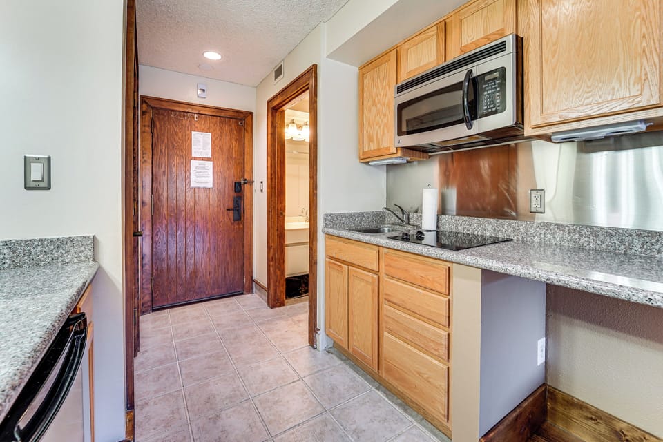 Kitchenette | 2-Burner Stovetop | Drip Coffee Pot