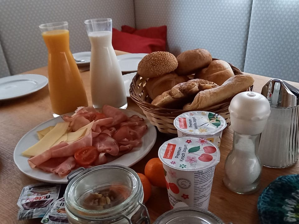 Breakfast meal