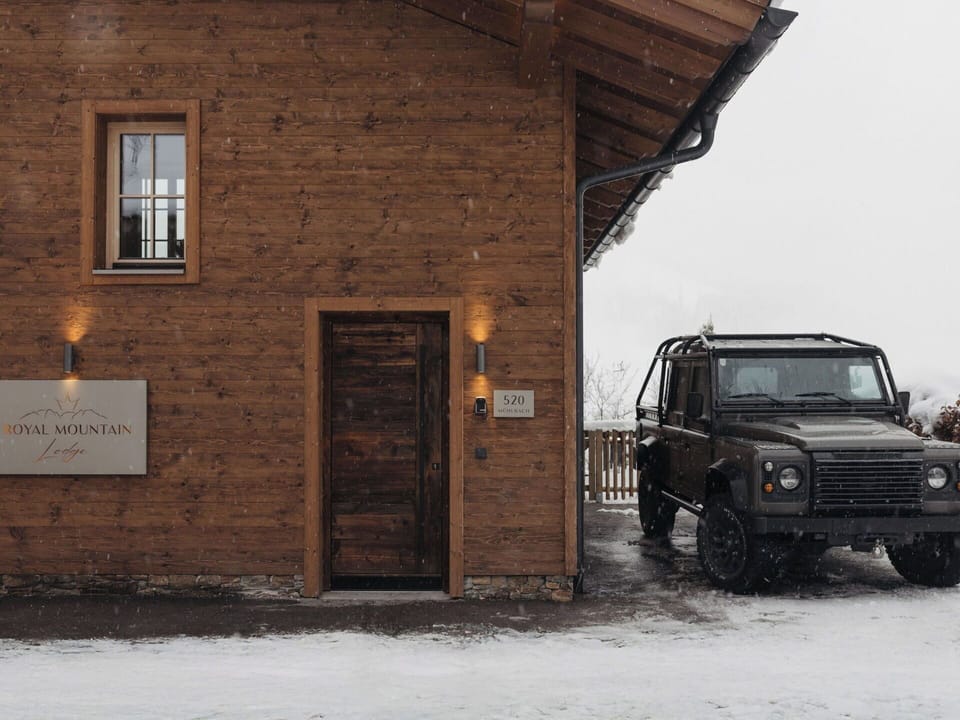 Freezing, Winter, Log Cabin, Snow, Hardwood, Light Fixture, Plank