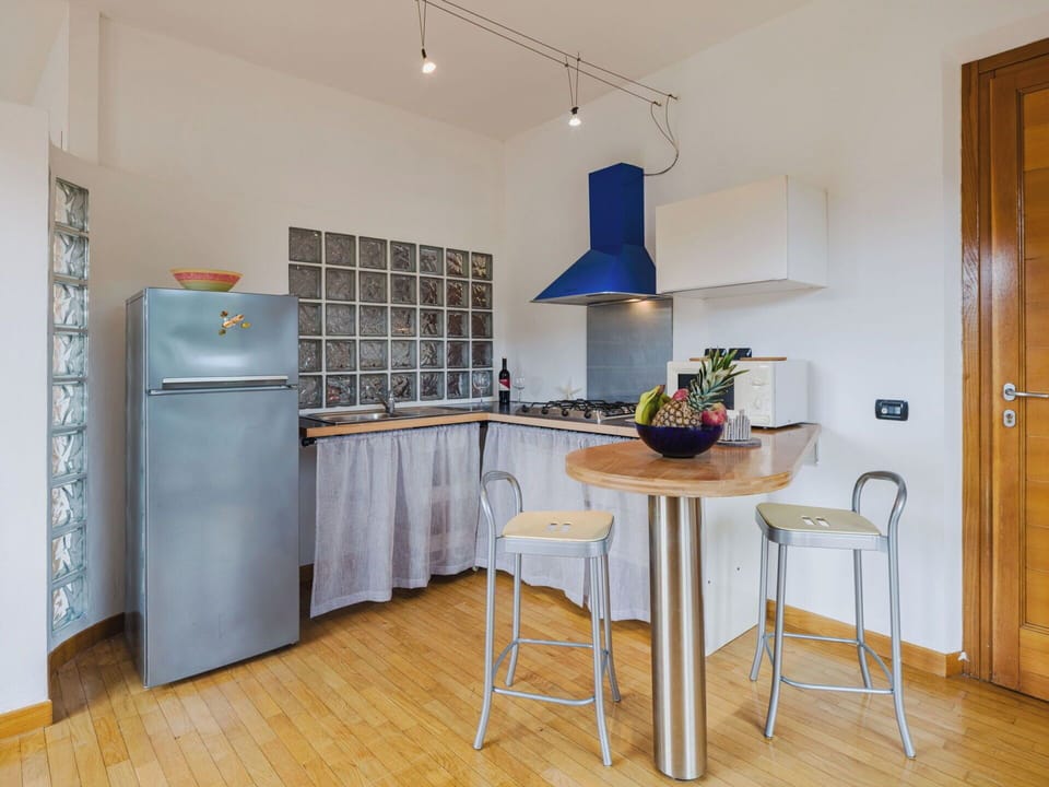 Kitchen Appliance, Interior Design, Flooring, Kitchen, Major Appliance, Furniture, Ceiling, Floor, Lighting, Room