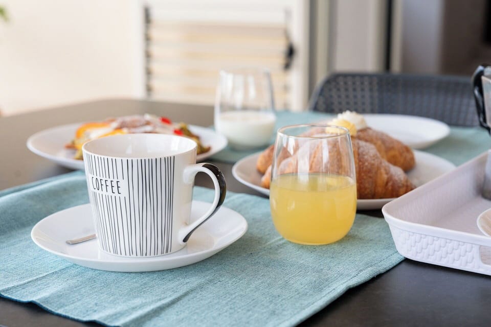 Tableware, Serveware, Drinkware, Coffee Cup, Cup, Food, Dishware, Furniture, Plate, Table