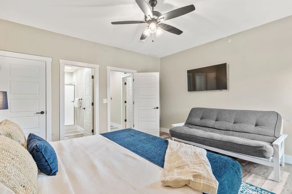 Upper level king bed & futon w/ ensuite bath