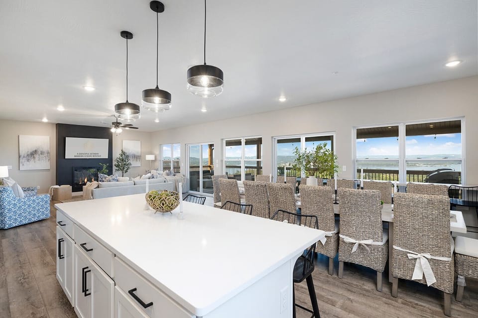 Open living space to stretch out!