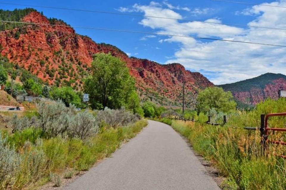 The 42‑mile Rio Grande Trail, once a railroad, now offers a paved, traffic‑free ride from Glenwood Springs to Aspen. Cyclists of all levels enjoy serene landscapes, with bike rentals available in town.