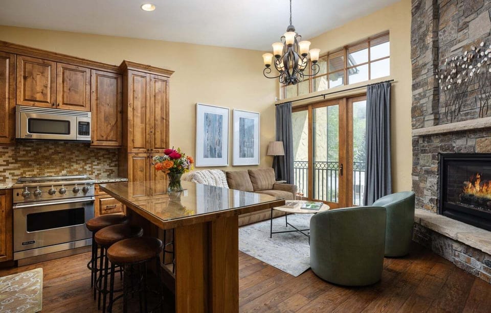 Living Room - Decor Varies