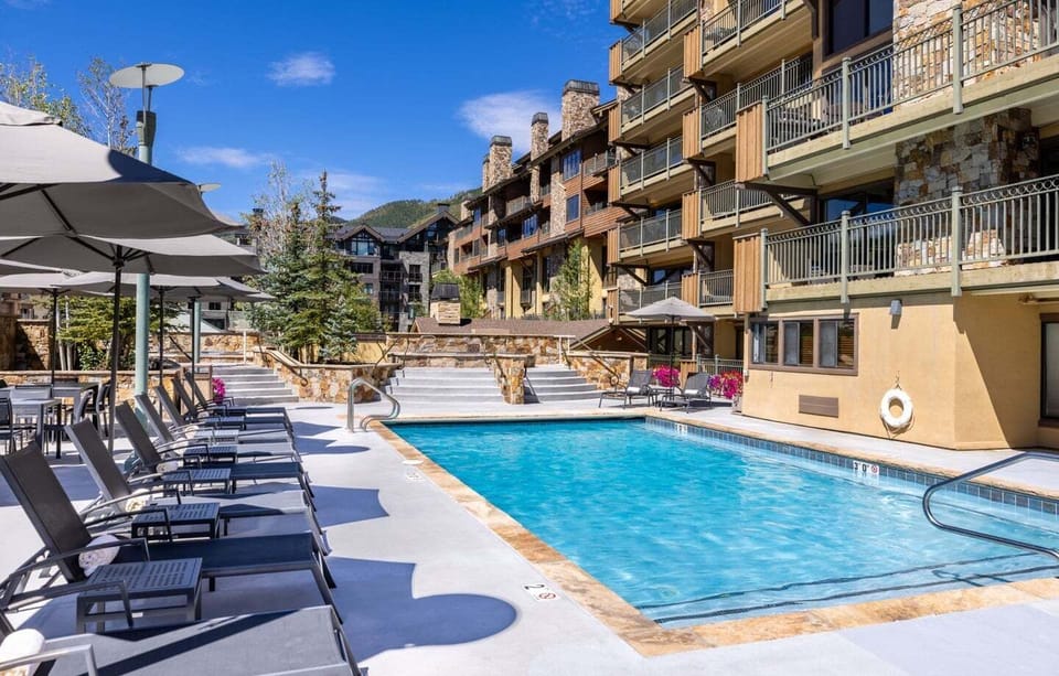 Rooftop Pool - Landmark Vail