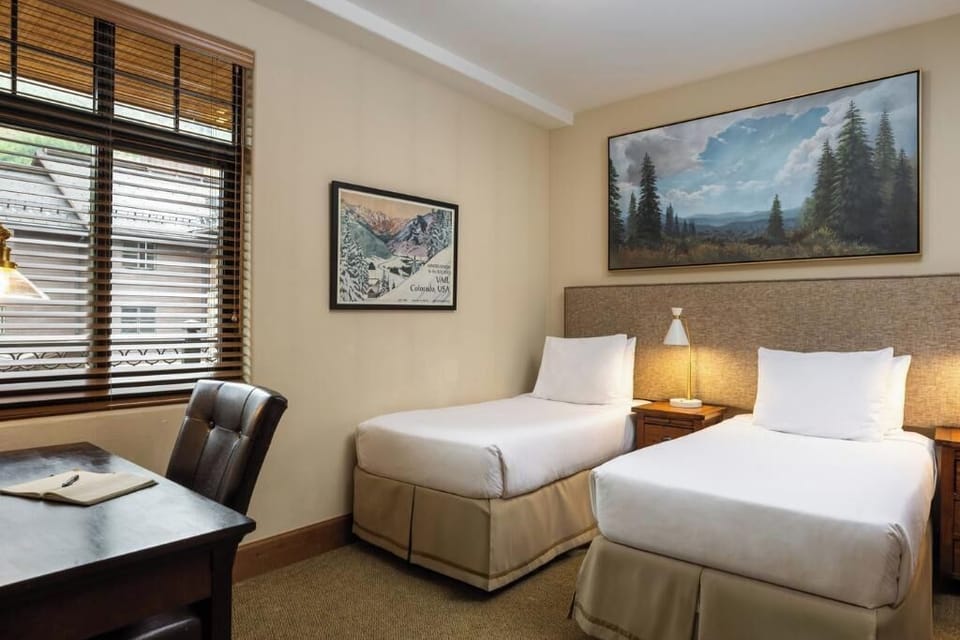 Vail Landmark 4-Bedroom King/Split Twin Guest Room