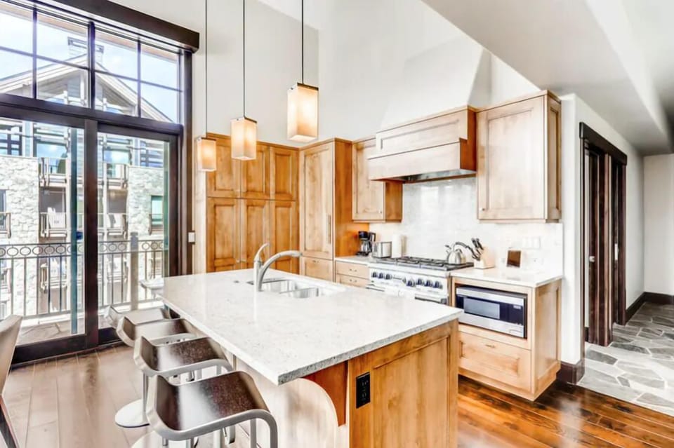 Kitchen - The Landmark - Vail, CO