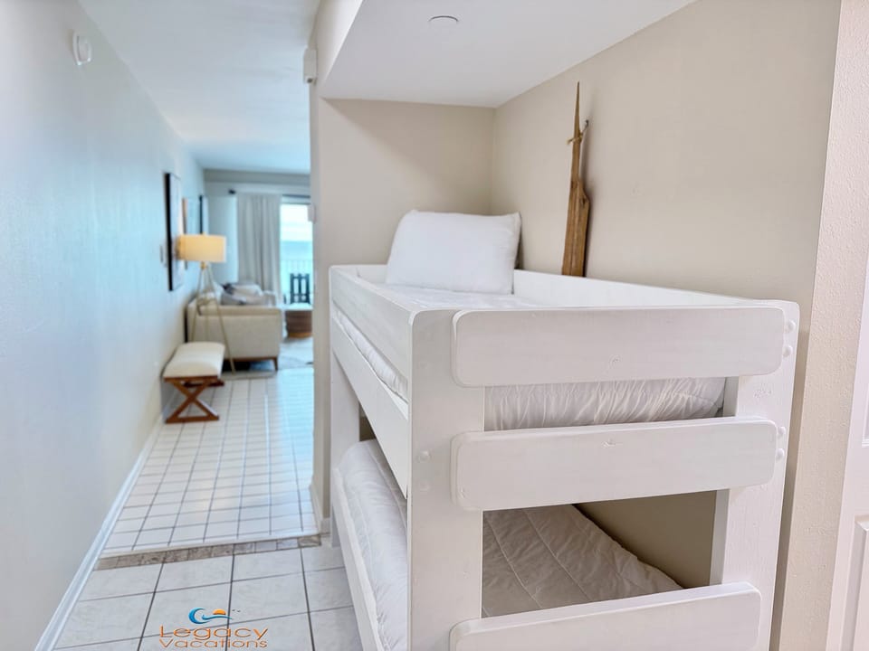 Emerald Towers West #5003 Hallway Bunk