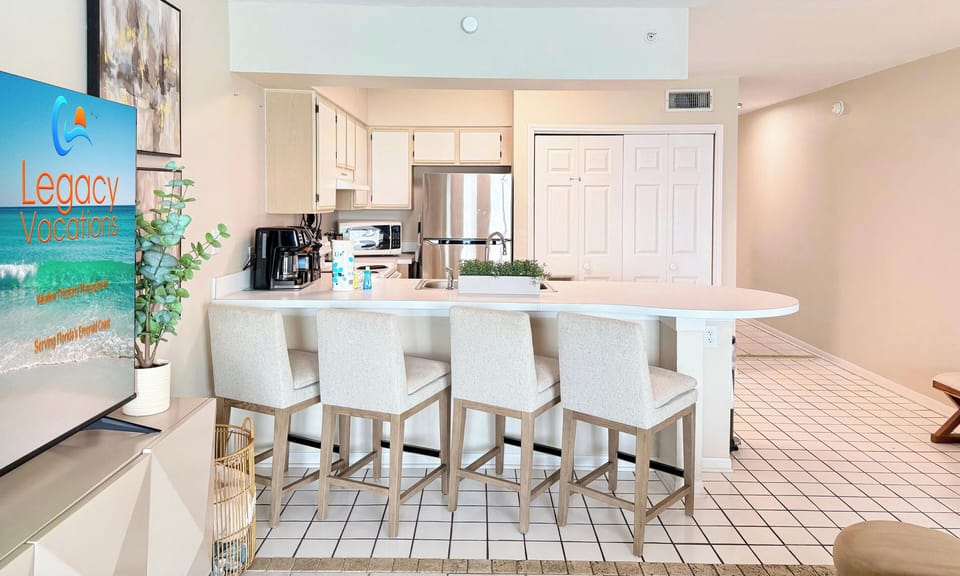 Emerald Towers West #5003 Dining Area