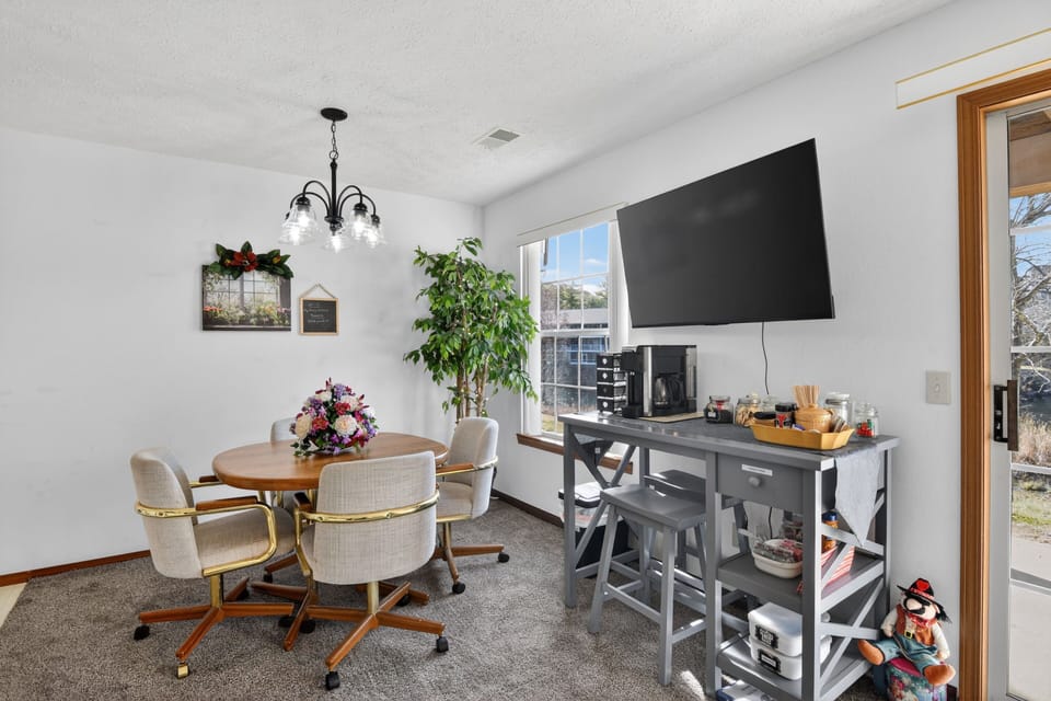 Furniture, Table, Indoors, Screen, Living Room