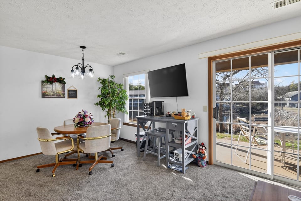 Furniture, Table, Indoors, Living Room, Screen