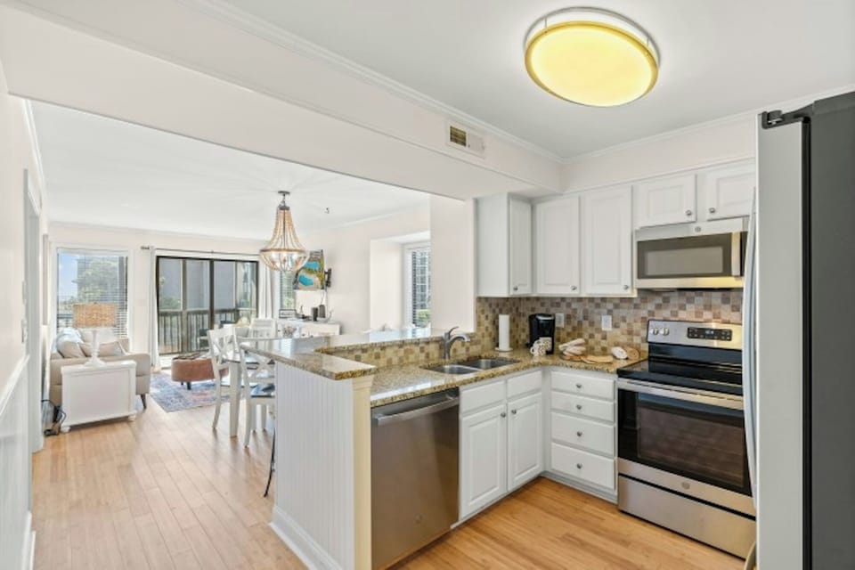 All modern appliances to make meal preparation a breeze.