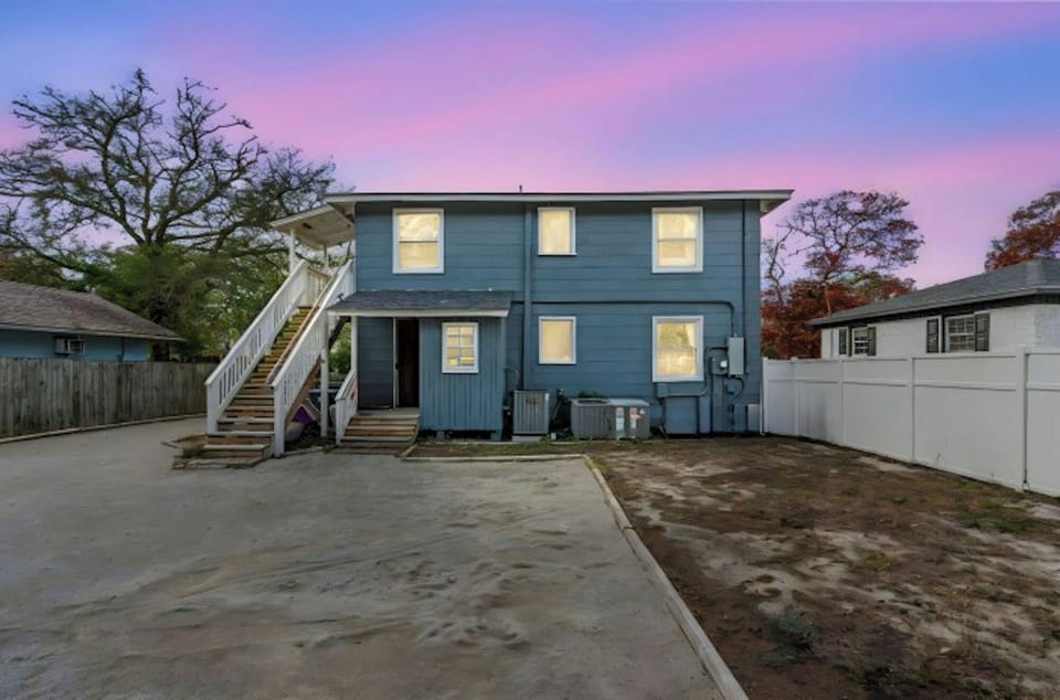 Enjoy a week at Pelican Perch located within walking distance to the beach.