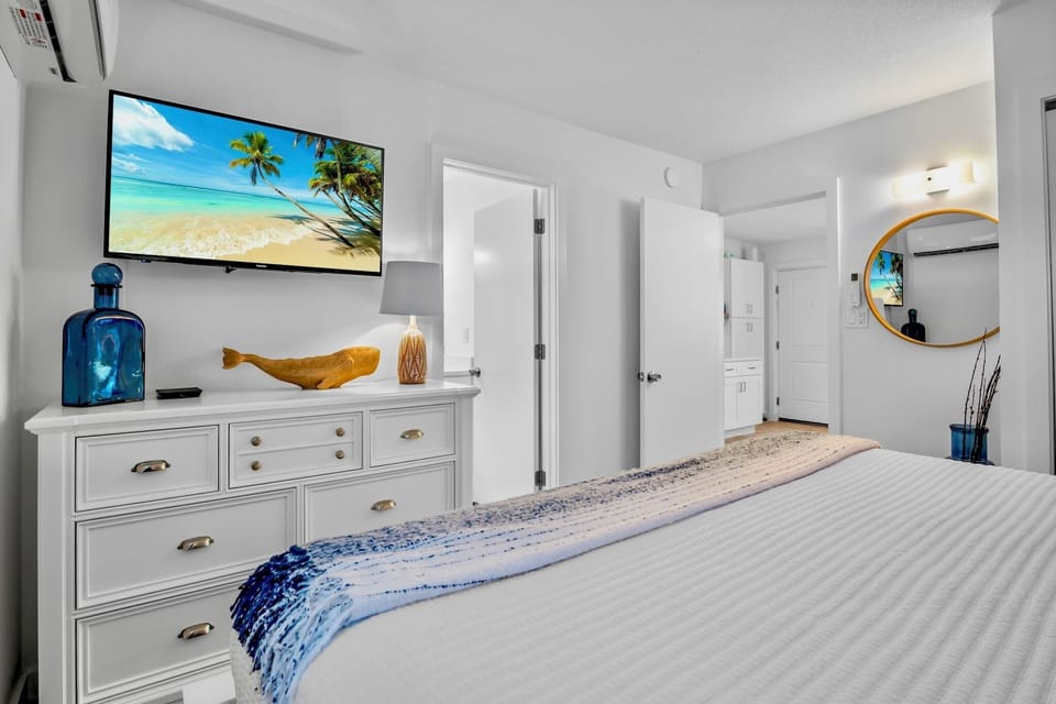 Primary Bedroom, King bed