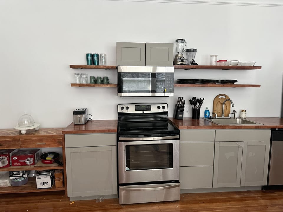 Full kitchen