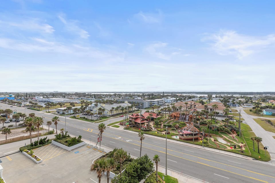 Queen Bedroom- Intracoastal Balcony View